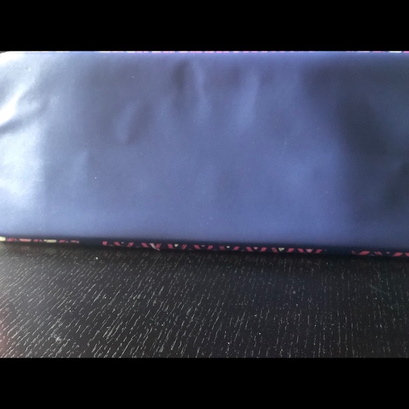 Vera Bradley Large Tote  (makes a great travel/work tote) - Picture 4 of 5